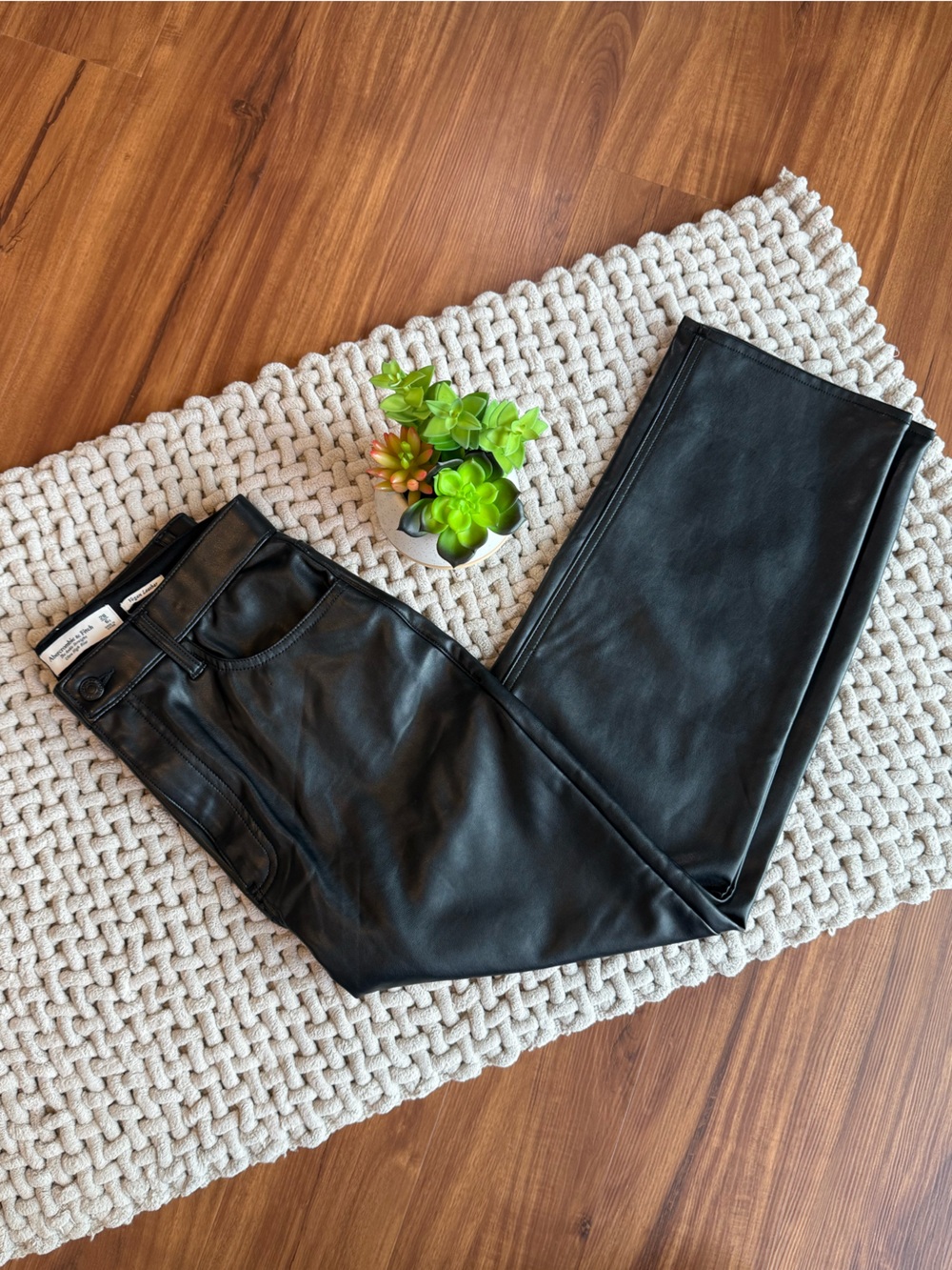 Abercrombie & Fitch | The Ankle Straight Ultra High Rise Vegan Leather Pants | 6